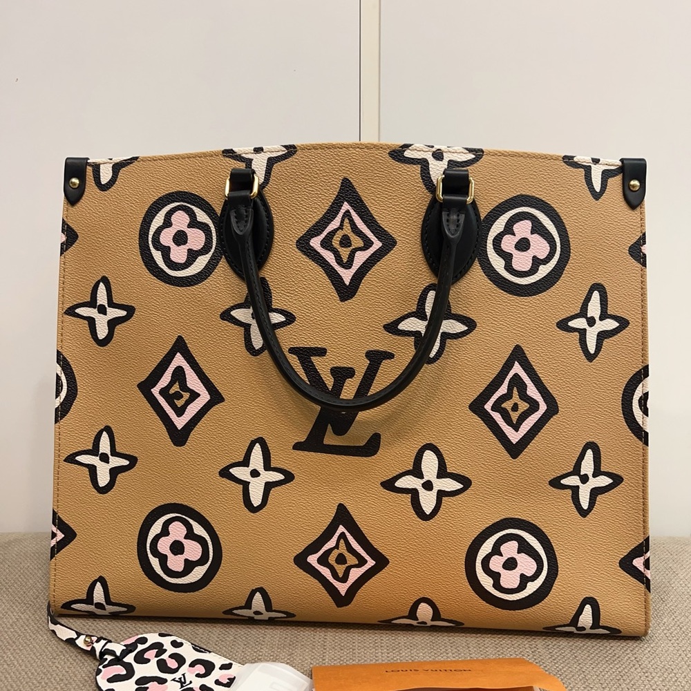 Louis Vuitton Monogram Giant Wild At Heart Onthego GM Arizona